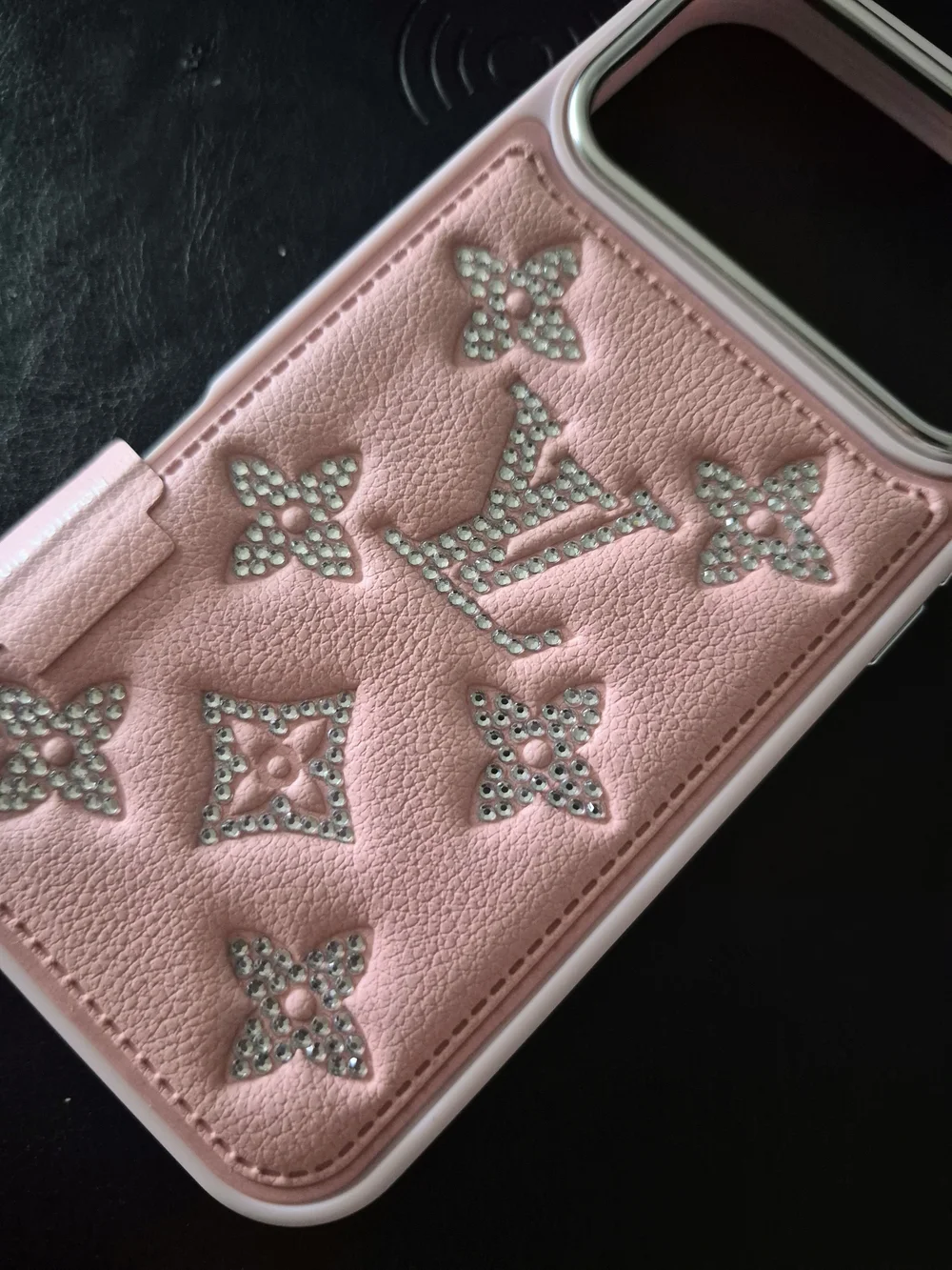 Louis Vuitton *fits 17